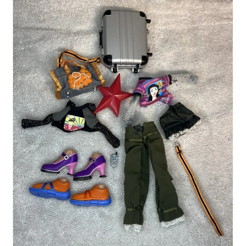 Bratz Tokyo A Go Go Fianna Doll Outfits Accessories Rare MGA Entertainment 2004